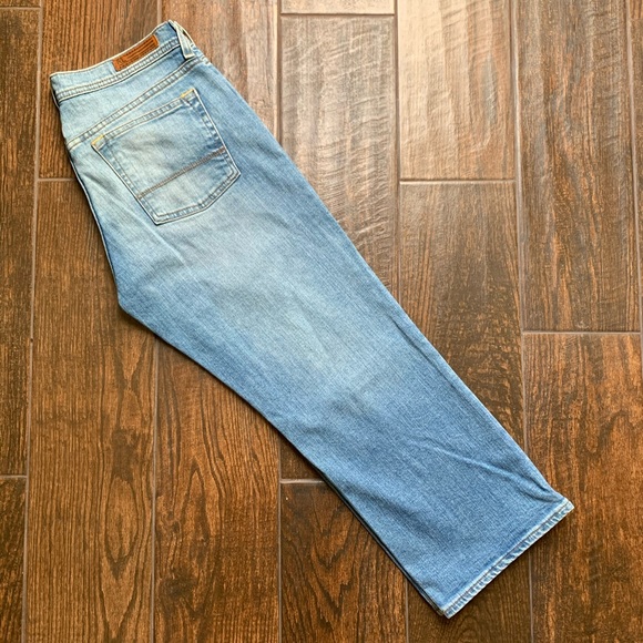 Ralph Lauren Stretch Cropped Jean Light Wash 21.5” - Picture 2 of 7